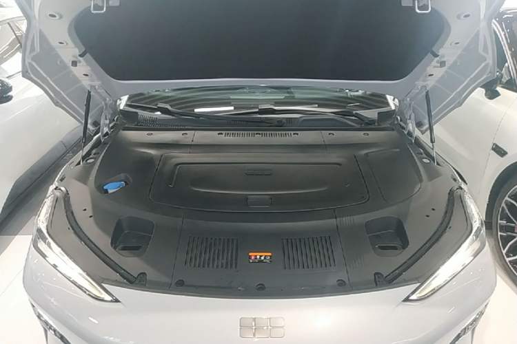Used Geely Galaxy E8 2025 700 km Long-Range Intelligent Driving Version Engine Bay