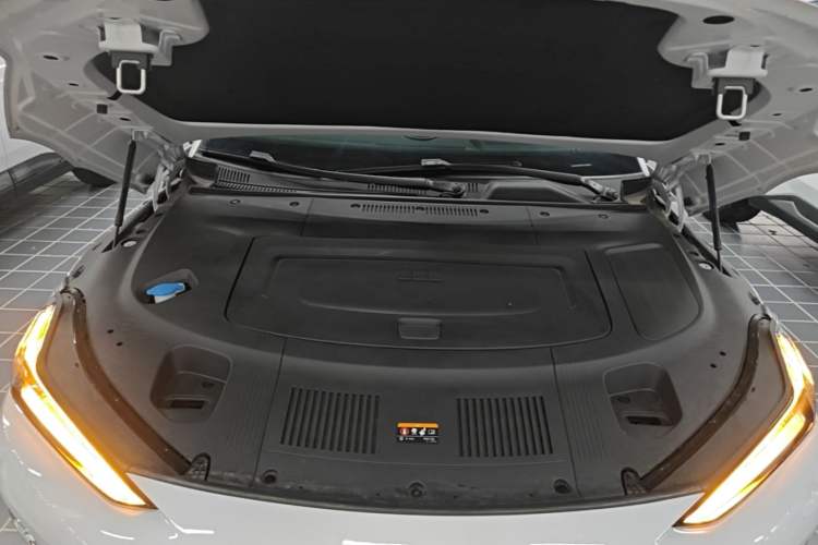 Used Geely Galaxy E8 2025 700 km Long-Range Intelligent Driving Version Engine Bay