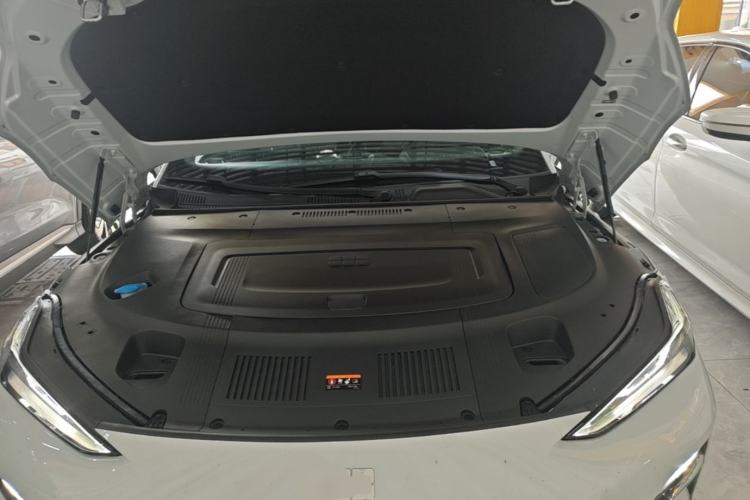 Used Geely Galaxy E8 2025 700 km Long-Range Intelligent Driving Version Engine Bay