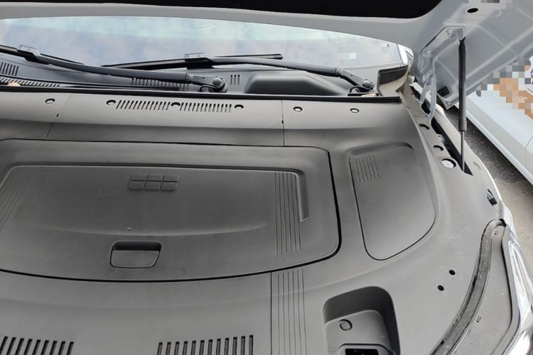 Used Geely Galaxy E8 2025 700 km Long-Range Intelligent Driving Version Engine Bay Left