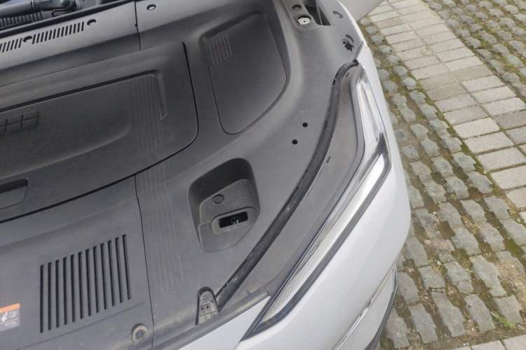 Used Geely Galaxy E8 2025 700 km Long-Range Intelligent Driving Version Engine Bay Left