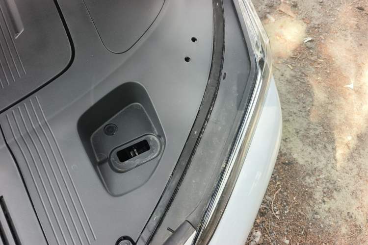 Used Geely Galaxy E8 2025 700 km Long-Range Intelligent Driving Version Engine Bay Left