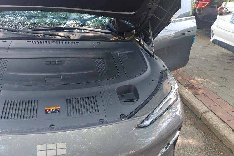 Used Geely Galaxy E8 2025 Model—610km Exploration+ Version Engine Bay Left