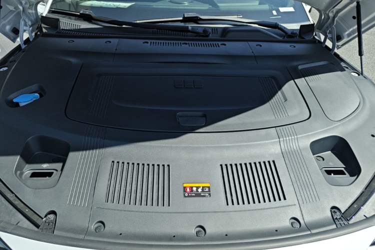 Used Geely Galaxy E8 2025 700 km Long-Range Intelligent Driving Version Engine Bay