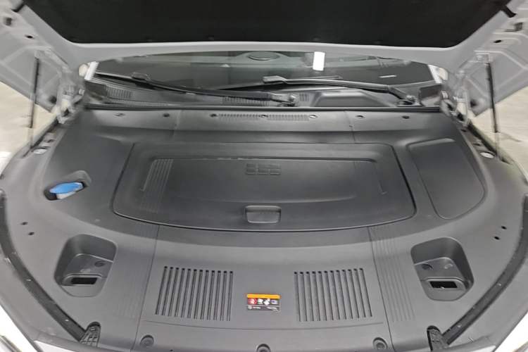 Used Geely Galaxy E8 2025 700 km Long-Range Intelligent Driving Version Engine Bay