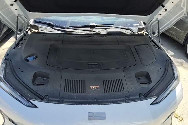 Used Geely Galaxy E8 2025 700 km Long-Range Intelligent Driving Version Engine Bay