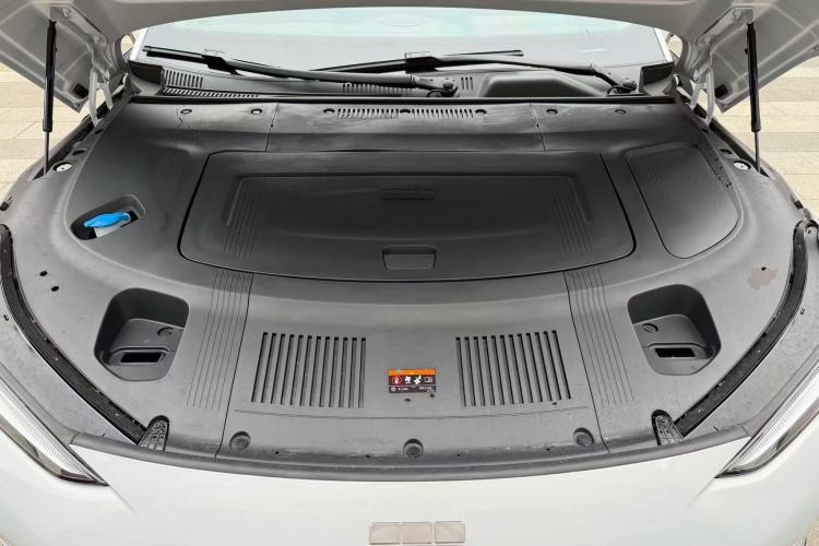 Used Geely Galaxy E8 2025 700 km Long-Range Intelligent Driving Version Engine Bay