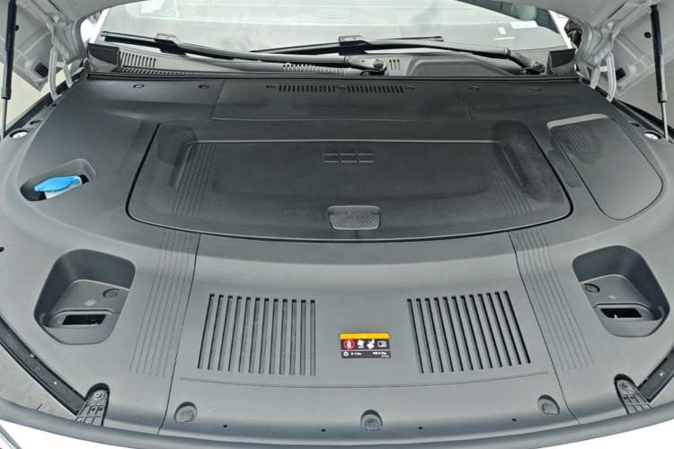 Used Geely Galaxy E8 2025 700 km Long-Range Intelligent Driving Version Engine Bay
