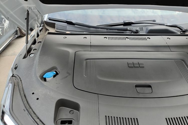 Used Geely Galaxy E8 2025 700 km Long-Range Intelligent Driving Version Engine Bay Right