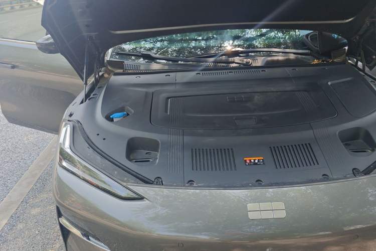 Used Geely Galaxy E8 2025 Model—610km Exploration+ Version Engine Bay Right
