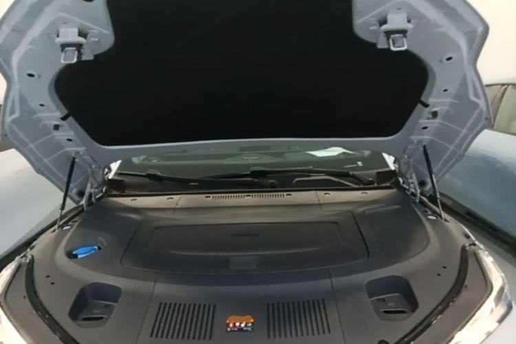 Used Geely Galaxy E8 2025 700 km Long-Range Intelligent Driving Version Engine Bay