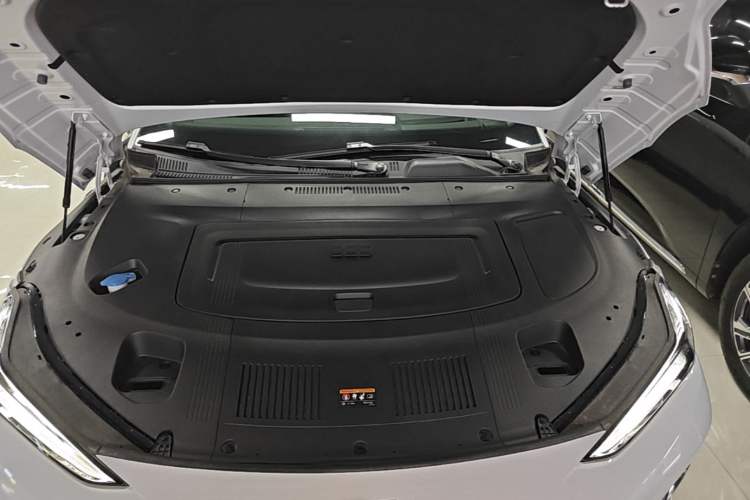 Used Geely Galaxy E8 2025 700 km Long-Range Intelligent Driving Version Engine Bay