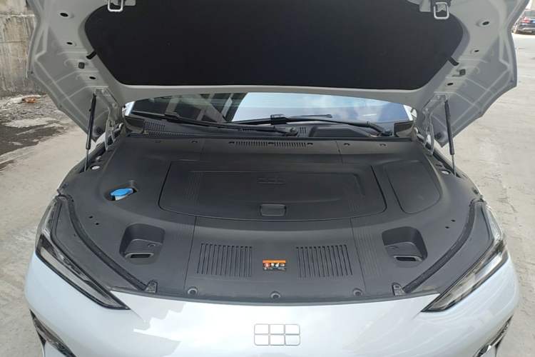 Used Geely Galaxy E8 2025 700 km Long-Range Intelligent Driving Version Engine Bay