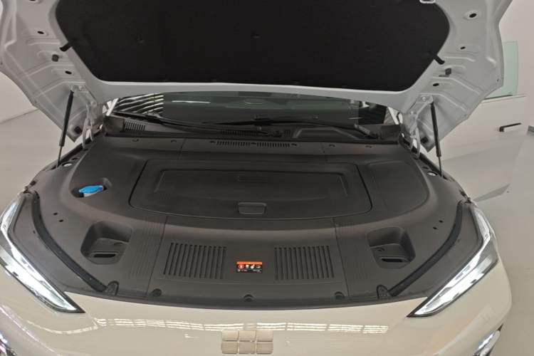 Used Geely Galaxy E8 2025 700 km Long-Range Intelligent Driving Version Engine Bay