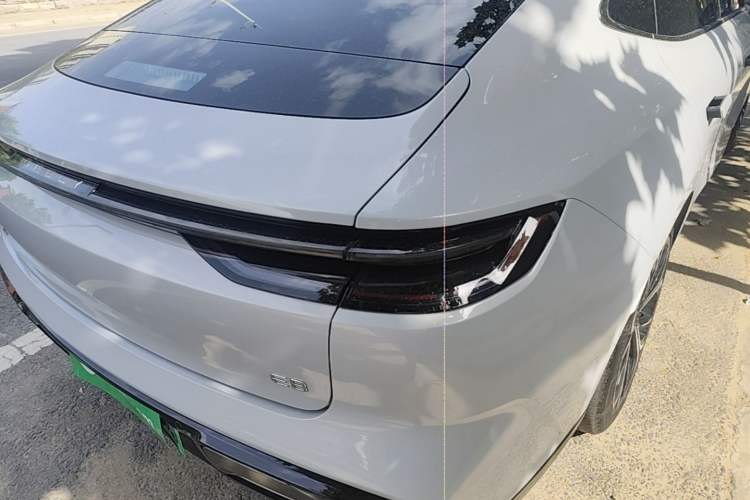 Used Geely Galaxy E8 2025 700 km Long-Range Intelligent Driving Version Exterior 1