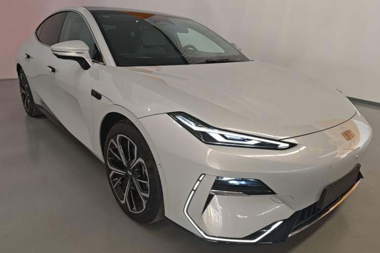 Used Geely Galaxy E8 2025 700 km Long-Range Intelligent Driving Version Exterior 1