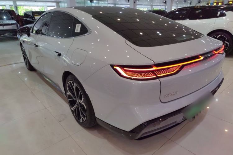 Used Geely Galaxy E8 2025 700 km Long-Range Intelligent Driving Version Exterior 2