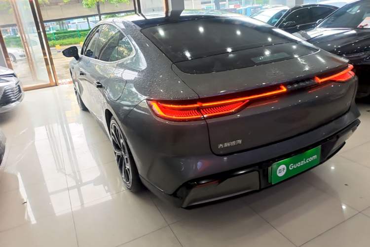 Used Geely Galaxy E8 2025 Model—610km Prestige Version Exterior 2