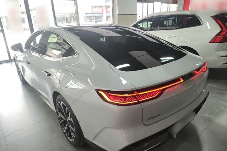 Used Geely Galaxy E8 2025 700 km Long-Range Intelligent Driving Version Exterior 2