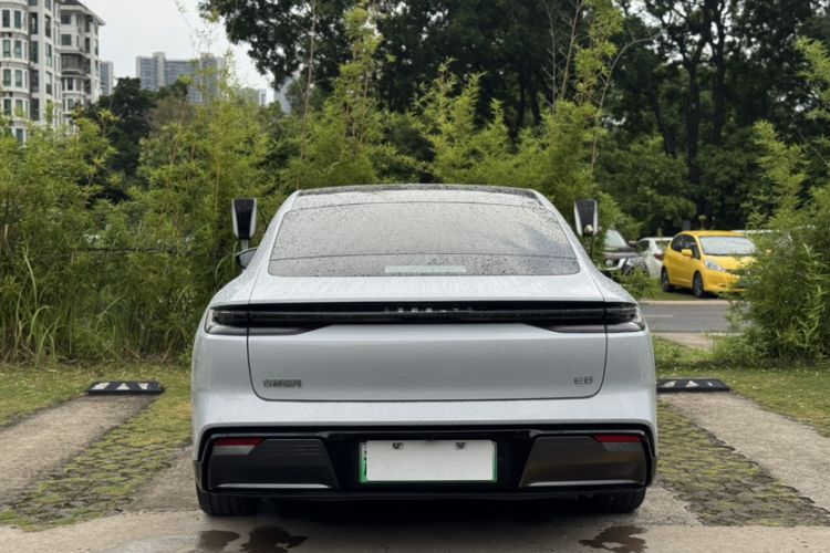 Used Geely Galaxy E8 2025 700 km Long-Range Intelligent Driving Version Exterior 2