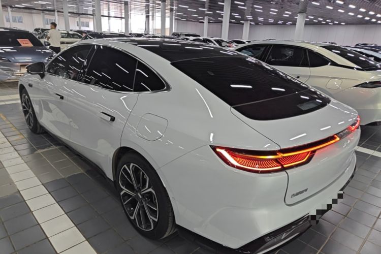 Used Geely Galaxy E8 2025 700 km Long-Range Intelligent Driving Version Exterior 2
