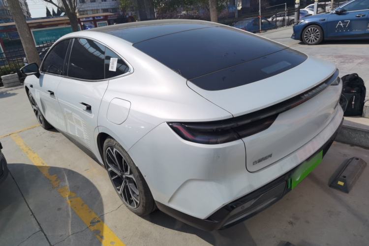 Used Geely Galaxy E8 2025 700 km Long-Range Intelligent Driving Version Exterior 2