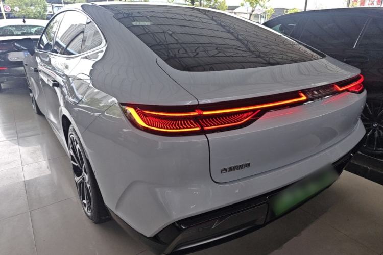 Used Geely Galaxy E8 2025 700 km Long-Range Intelligent Driving Version Exterior 2
