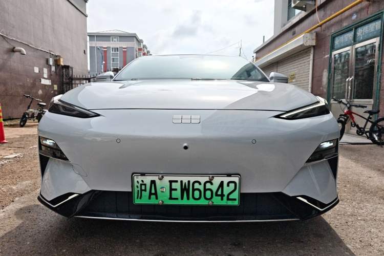 Used Geely Galaxy E8 2025 700 km Long-Range Intelligent Driving Version Exterior 2
