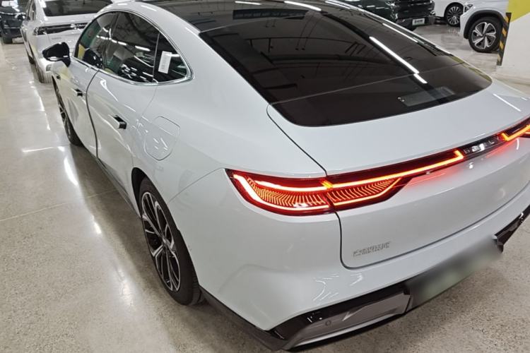Used Geely Galaxy E8 2025 700 km Long-Range Intelligent Driving Version Exterior 2