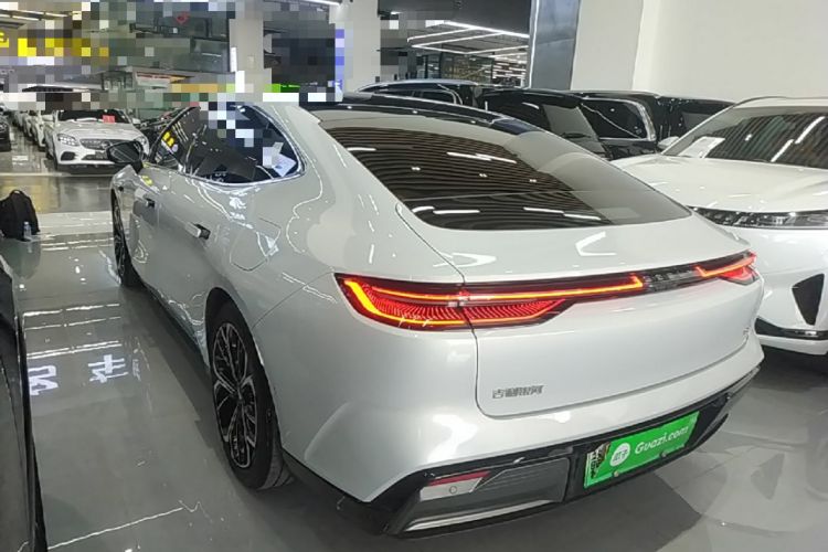Used Geely Galaxy E8 2025 700 km Long-Range Intelligent Driving Version Exterior 2