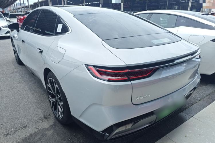 Used Geely Galaxy E8 2025 700 km Long-Range Intelligent Driving Version Exterior 2
