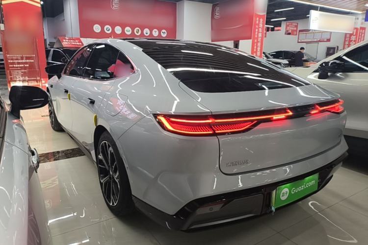 Used Geely Galaxy E8 2025 700 km Long-Range Intelligent Driving Version Exterior 2