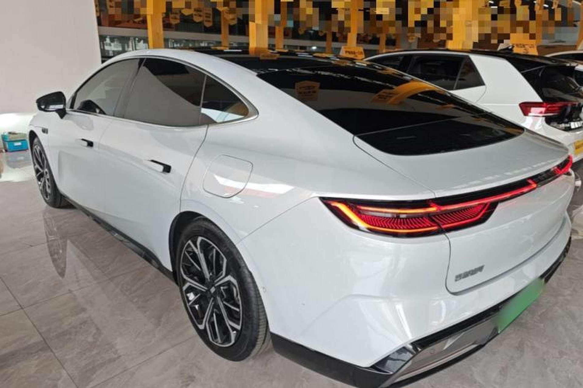 Used Geely Galaxy E8 2025 700 km Long-Range Intelligent Driving Version Exterior 2