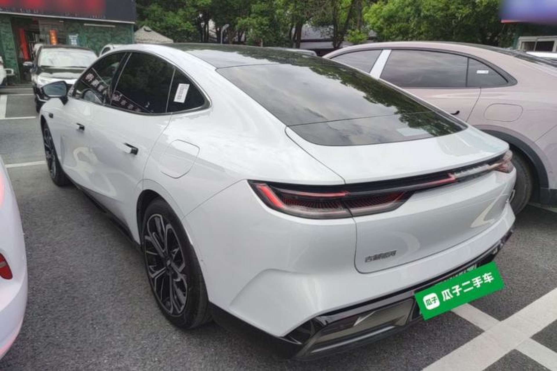 Used Geely Galaxy E8 2025 700 km Long-Range Intelligent Driving Version Exterior 2