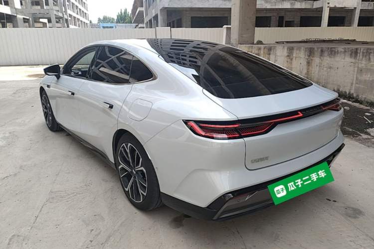 Used Geely Galaxy E8 2025 700 km Long-Range Intelligent Driving Version Exterior 2