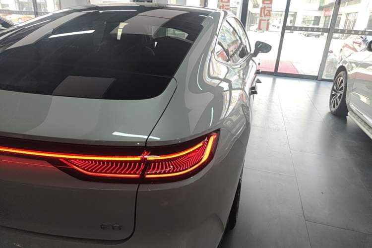Used Geely Galaxy E8 2025 700 km Long-Range Intelligent Driving Version Exterior 3