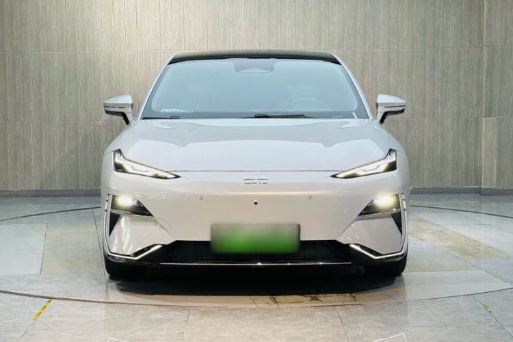 Used Geely Galaxy E8 2025 700 km Long-Range Intelligent Driving Version Exterior 3