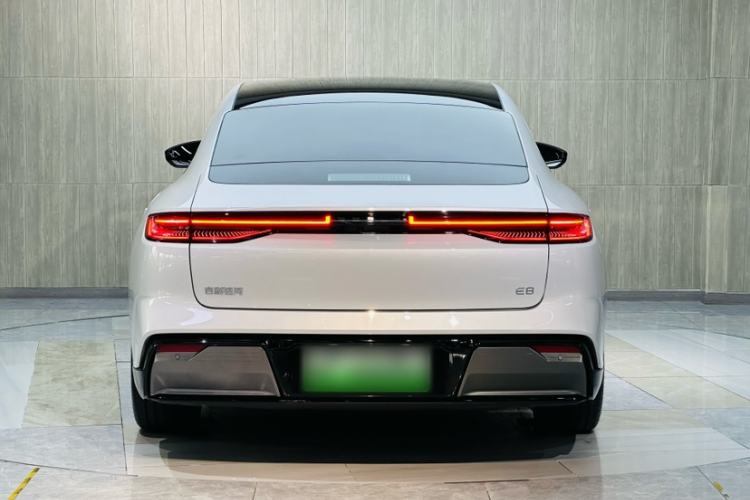 Used Geely Galaxy E8 2025 700 km Long-Range Intelligent Driving Version Exterior 4