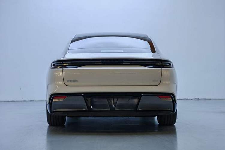 Used Geely Galaxy E8 2025 700 km Long-Range Intelligent Driving Version Exterior 4