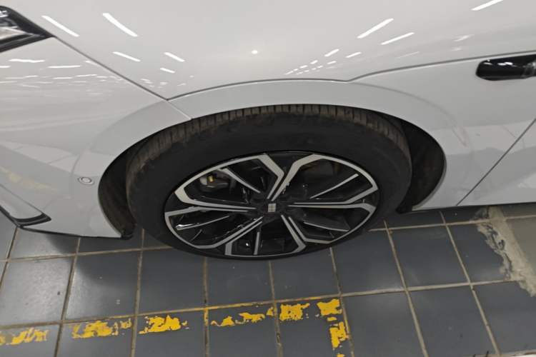 Used Geely Galaxy E8 2025 700 km Long-Range Intelligent Driving Version Exterior 4