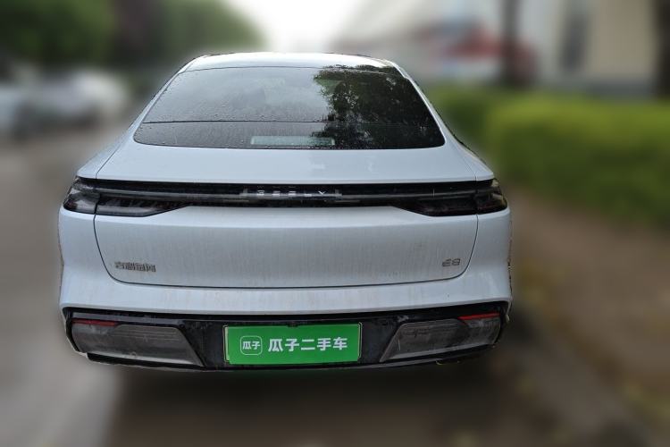 Used Geely Galaxy E8 2025 700 km Long-Range Intelligent Driving Version Exterior 4