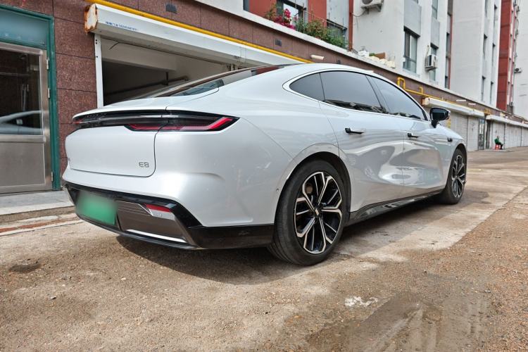 Used Geely Galaxy E8 2025 700 km Long-Range Intelligent Driving Version Exterior 4