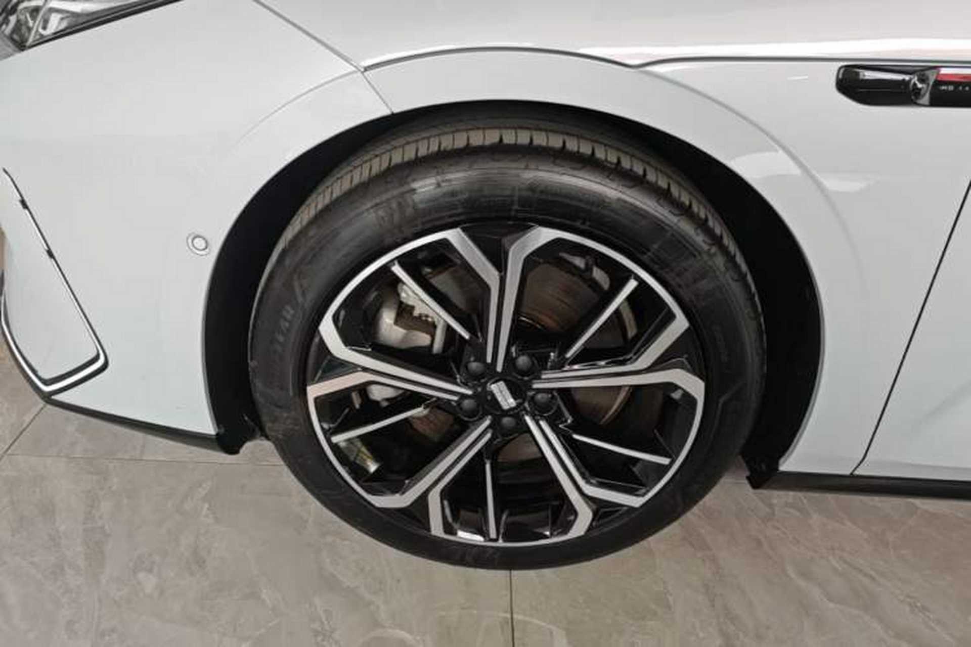 Used Geely Galaxy E8 2025 700 km Long-Range Intelligent Driving Version Exterior 4