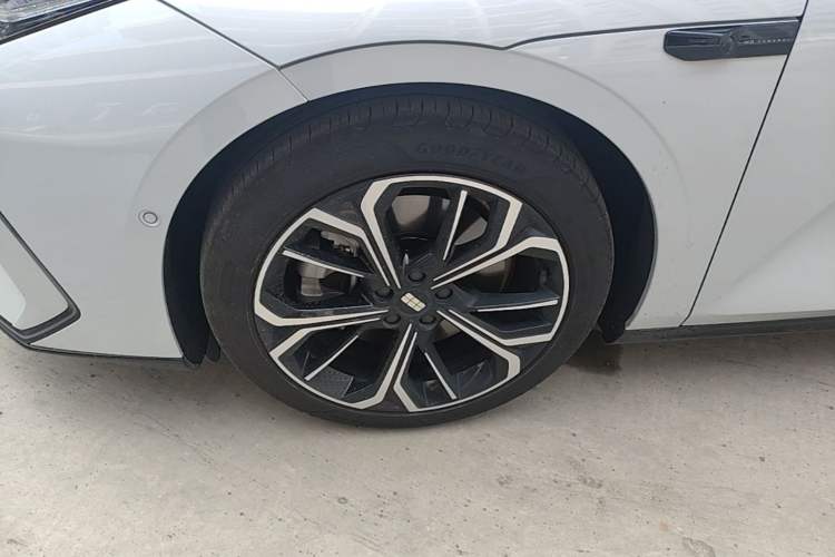 Used Geely Galaxy E8 2025 700 km Long-Range Intelligent Driving Version Exterior 4