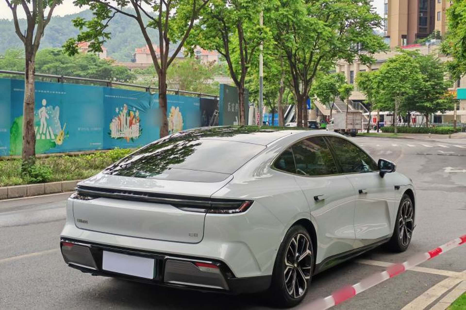 Used Geely Galaxy E8 2025 700 km Long-Range Intelligent Driving Version Exterior 5