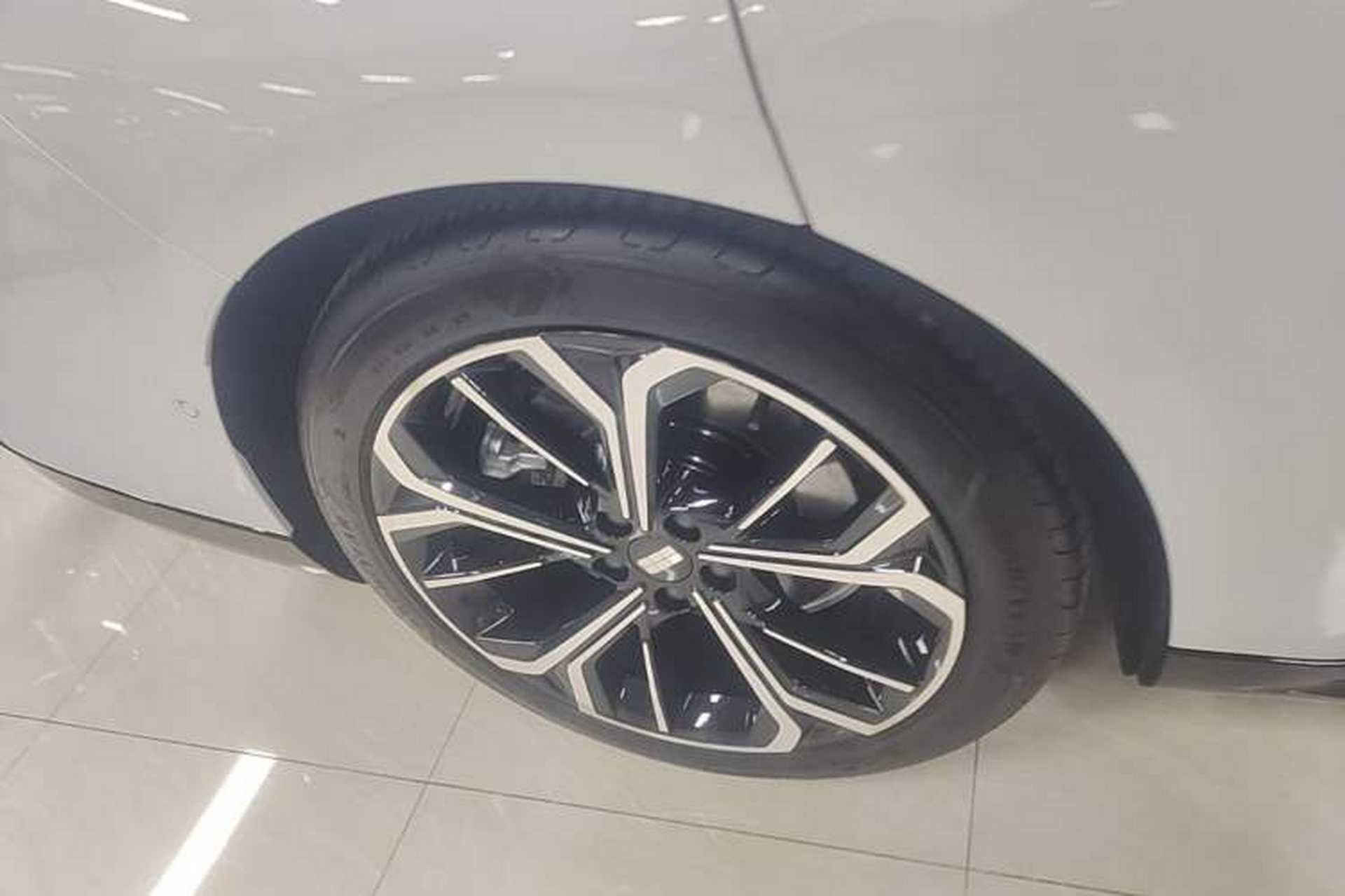 Used Geely Galaxy E8 2025 700 km Long-Range Intelligent Driving Version Exterior 5