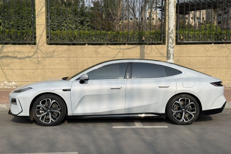 Used Geely Galaxy E8 2025 700 km Long-Range Intelligent Driving Version Exterior 5