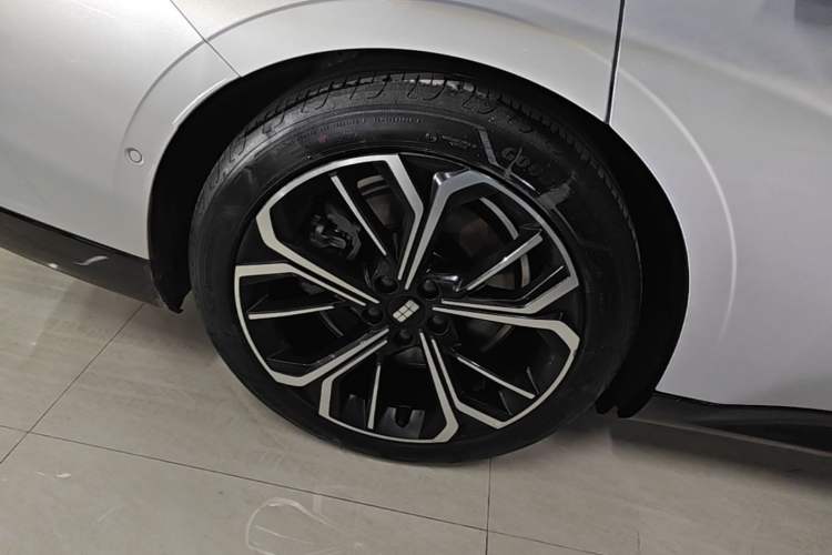 Used Geely Galaxy E8 2025 700 km Long-Range Intelligent Driving Version Exterior 5