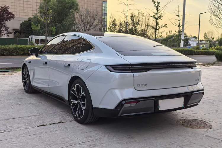 Used Geely Galaxy E8 2025 700 km Long-Range Intelligent Driving Version Exterior 6