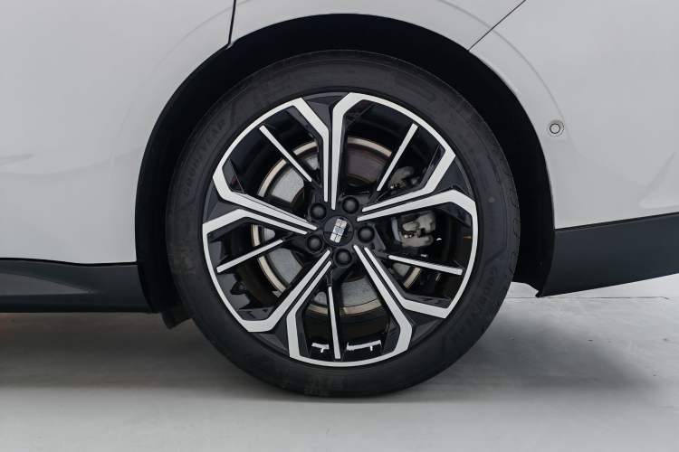 Used Geely Galaxy E8 2025 700 km Long-Range Intelligent Driving Version Exterior 6